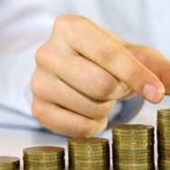 Работникам органов местного самоуправления повысили оклады