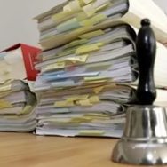 Распорядитель информации, не владеет ею, но которому по характеру деятельности известно или должно быть известно, кто ею владеет, обязан направить запрос надлежащем распорядителю, сообщив об этом запрашивающего