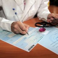 Работодатель может проверить правомерность выдачи больничного листа
