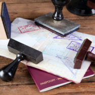 Действуют новые правила оформления виз для въезда в Украину