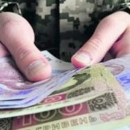 Пенсии военнослужащим будут повышать поэтапно