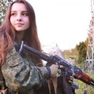С сентября девушки смогут учиться в военных лицеях.