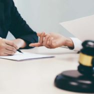 Штатным работникам разрешат представлять предприятие в суде