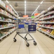 У супермаркетах буде заборонено продавати значну частину товарів повсякденного попиту